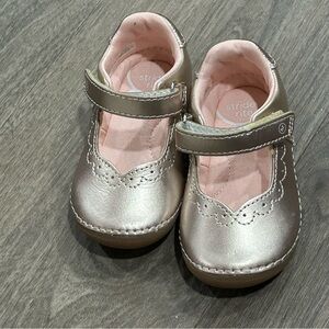 Stride Rite Soft Motion Mary Jane’s Rose Gold Size 6 Wide Preowned